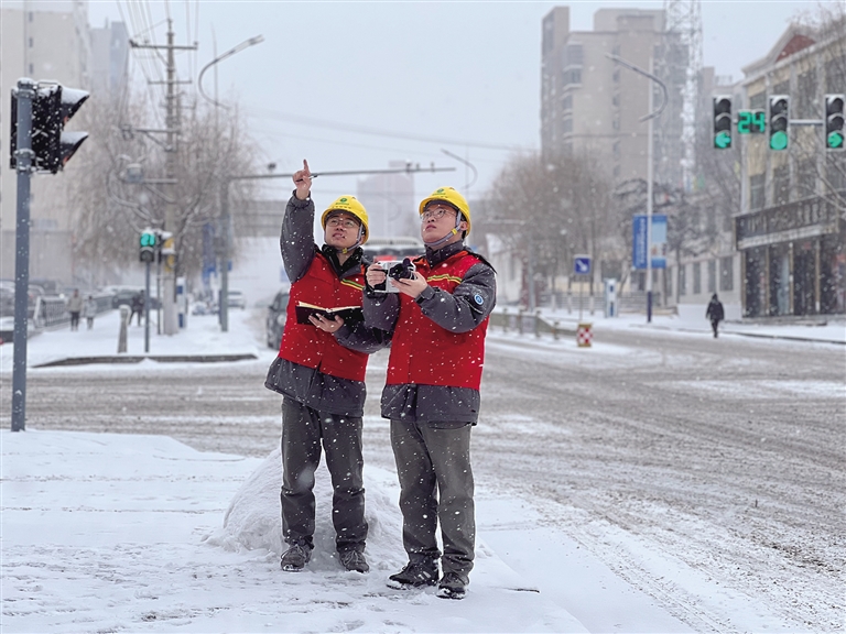 浴“雪”奮戰(zhàn)不停歇