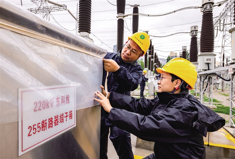 防汛“筑堤”  保障電網(wǎng)穩(wěn)定運(yùn)行