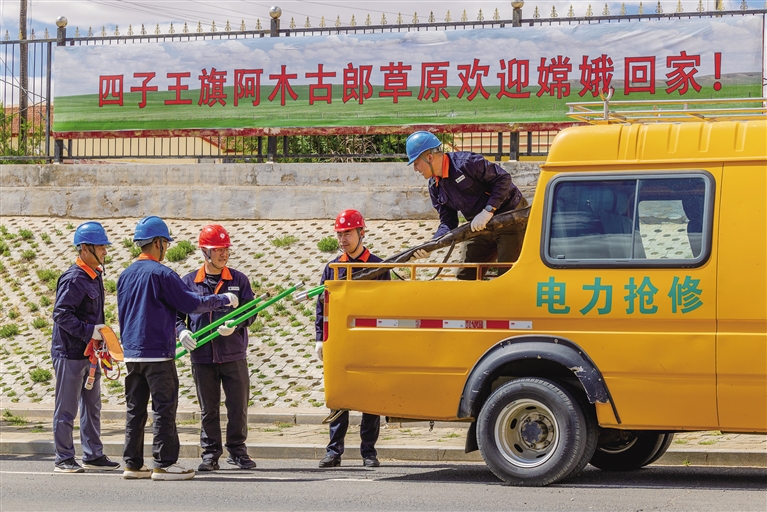 飛天攬?jiān)? 電護(hù)“嫦娥六號(hào)”平安回家