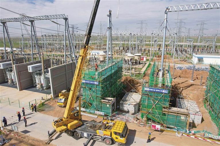 巴中變主變擴(kuò)建工程架構(gòu)組立完成