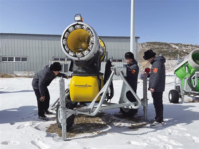 銀線織就冰雪傳奇   電力護(hù)航冬冠之巔
