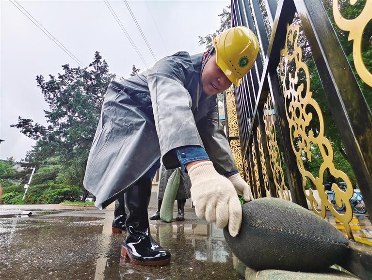 積極應(yīng)對(duì)強(qiáng)降雨“汛”速出擊保供電